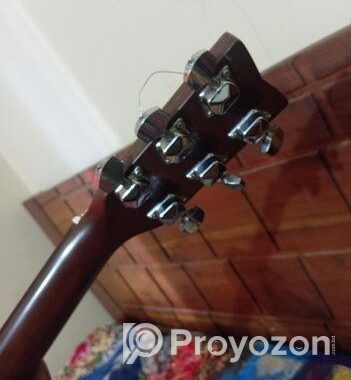 Guiter yamaha F-310