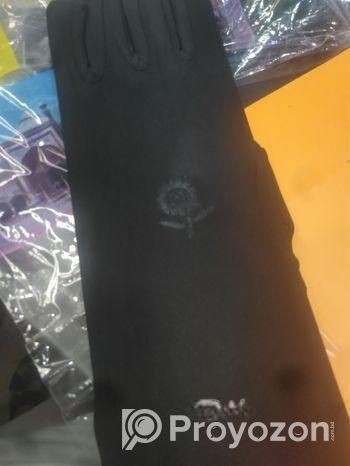 হাত মোজা ও পা পাইকারি বিক্রি করা হয়