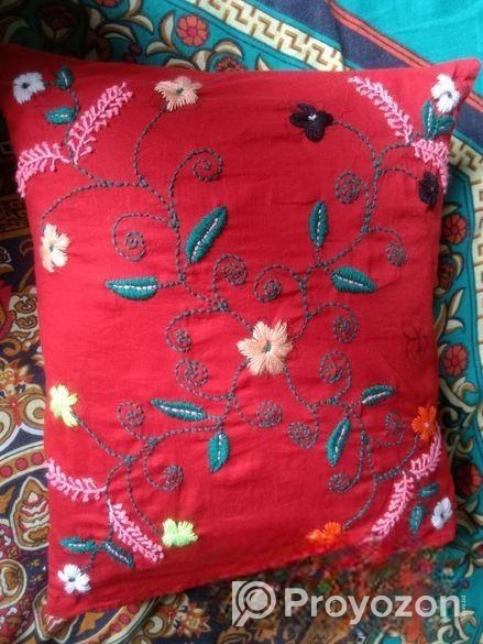 হাতের কাজ করা ডিজাইন বালিশের কুসুম কভার