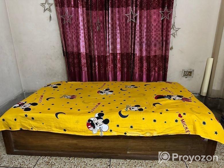 Box Bed (6.37 feet by 4 )