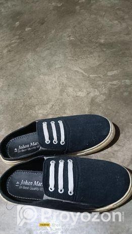 অনেক সুন্দর জুতা