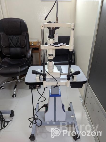 Auto Refractometer and Slit Lamp