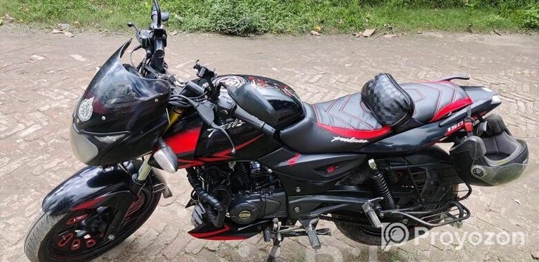 Bajaj Pulsar 150 . 2018