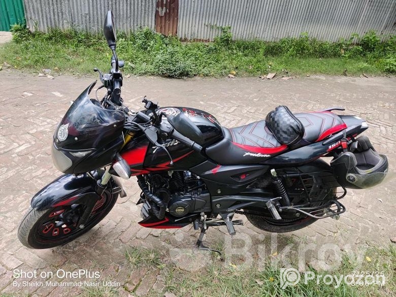 Bajaj Pulsar 150 . 2018