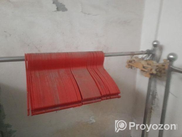 শো রুমের জন্য স্টান ও হেংগার বিক্রয় করা হবে