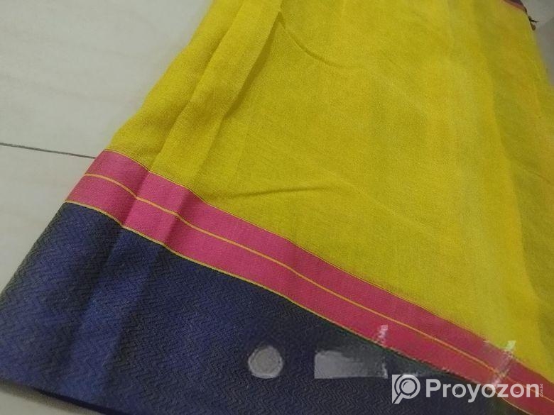 নীল পাড় হলুদ শাড়ি