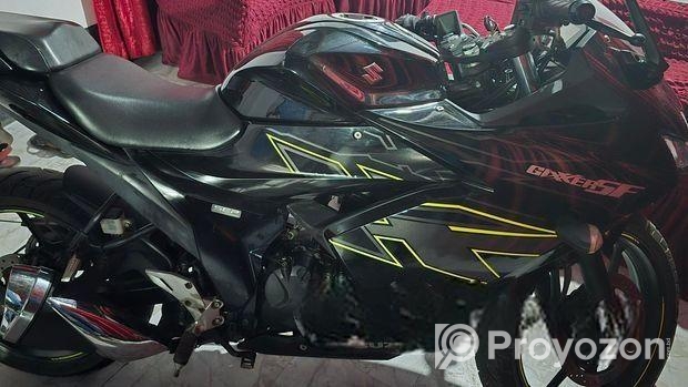 Suzuki Gixxer SF . 2024