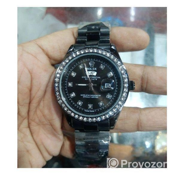 অনেক সুন্দর ঘড়ি।