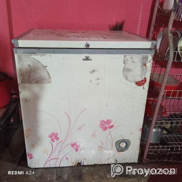 একটি ওয়াল্টন ডিপ ফ্রিজ করা হবে।