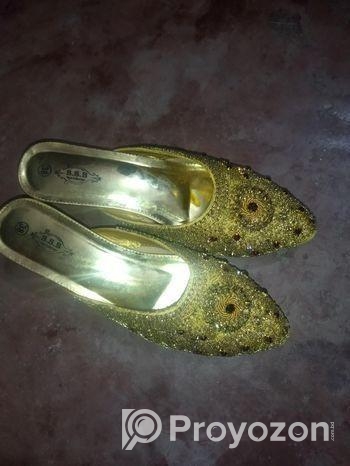 Ladies জুতা বিক্রি হবে