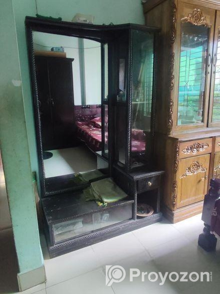 একটি ড্রেসিং টেবিল বিক্রয় হবে!