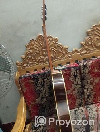 গিটার বিক্রি হবে