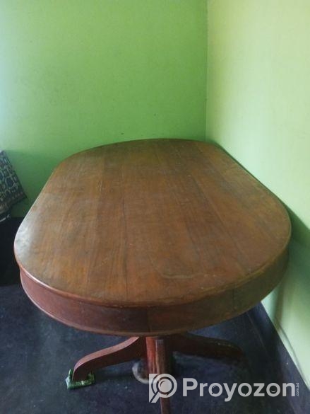 ডিনার টেবিল