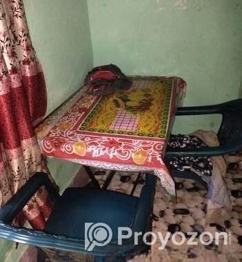 আমি একটি টেবিল ও দুটি চেয়ার বিক্রি করতে চাই