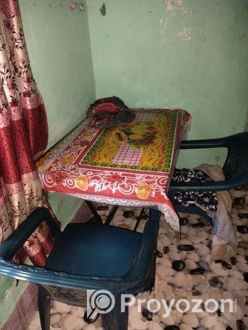 আমি একটি টেবিল ও দুটি চেয়ার বিক্রি করতে চাই