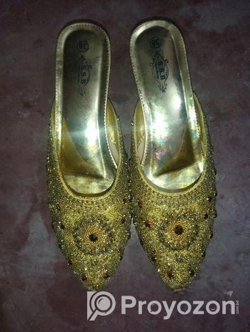 Ladies জুতা বিক্রি হবে