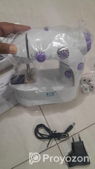 মিনি সেলাই মেশিন।