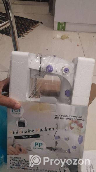 মিনি সেলাই মেশিন।