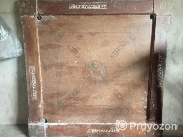 বড় ক্যারামবোর্ড এবং ইসটান