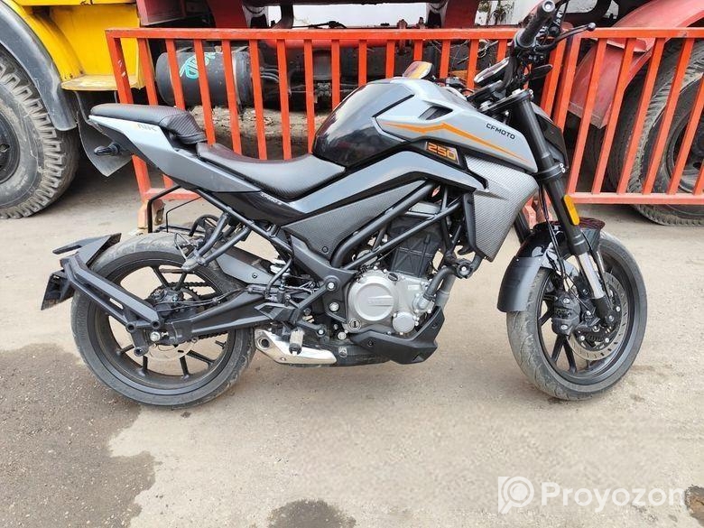 CF Moto NK 250 2025