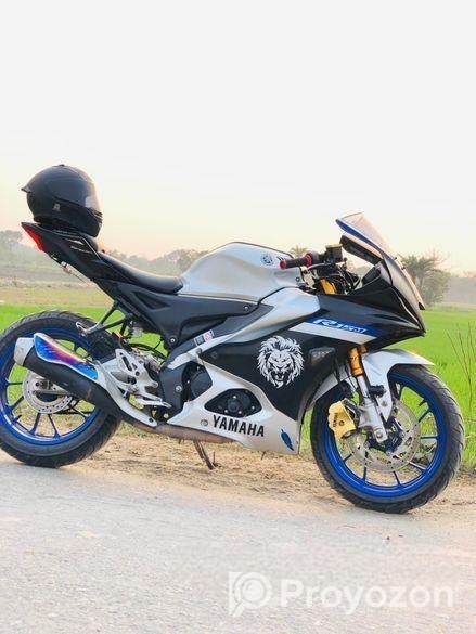 Yamaha R15 M . 2023