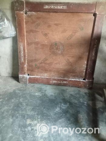 বড় ক্যারামবোর্ড এবং ইসটান