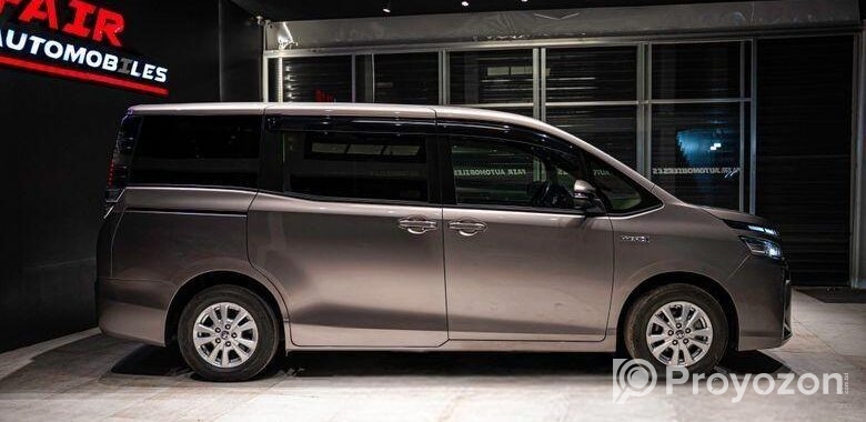 Toyota Noah G SMART 2011
