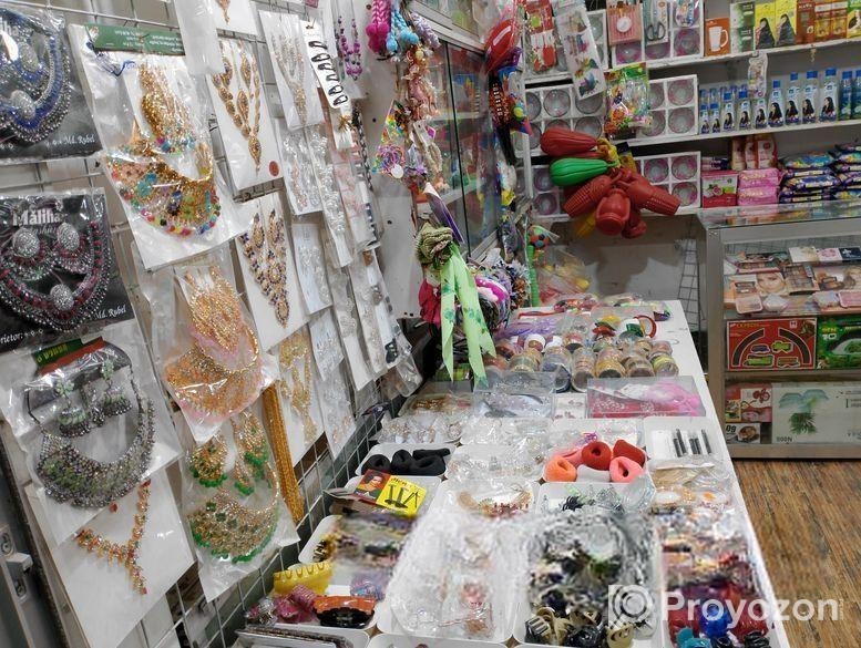 কসমেটিক্স এর দোকান মালসহ বিক্রি হবে ডেকোরেশন সহ