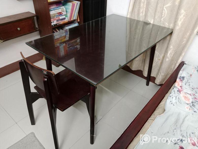 REGAL Dining table with Glass Cover