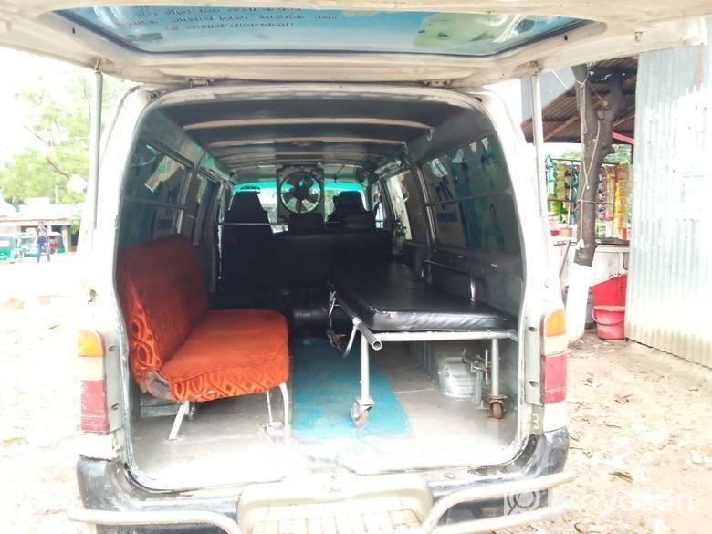 Toyota Hiace ambulance 2003