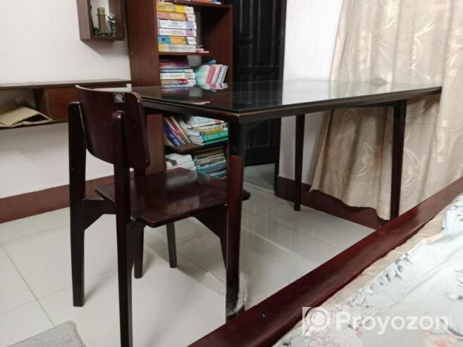 REGAL Dining table with Glass Cover