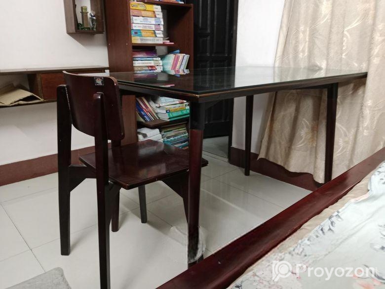 REGAL Dining table with Glass Cover
