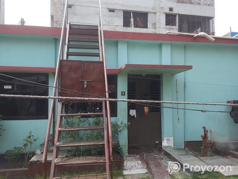 কাজীপাড়া মানিক তলায় একতলা বাড়ির সহ পাঁচ শতাংশ