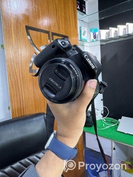 700 D camera