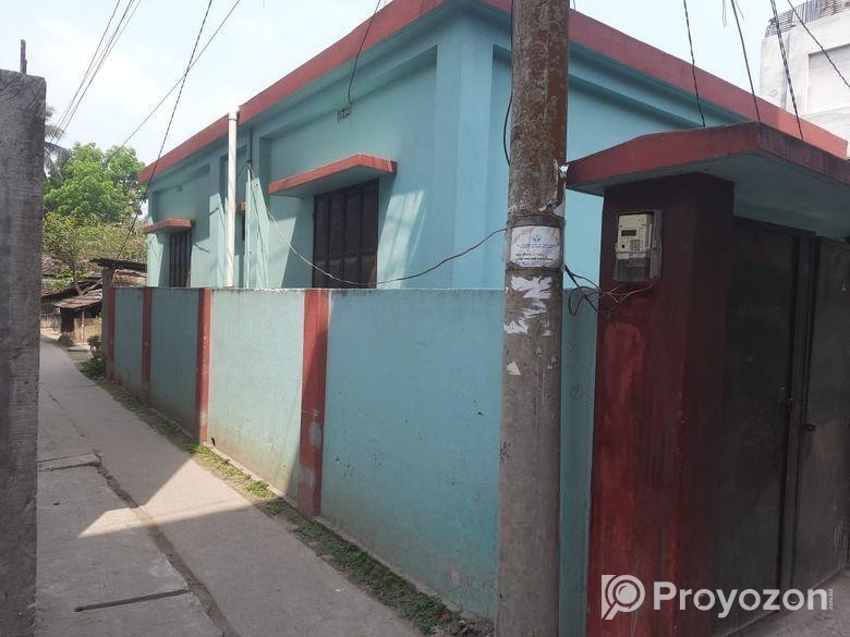 কাজীপাড়া মানিক তলায় একতলা বাড়ির সহ পাঁচ শতাংশ