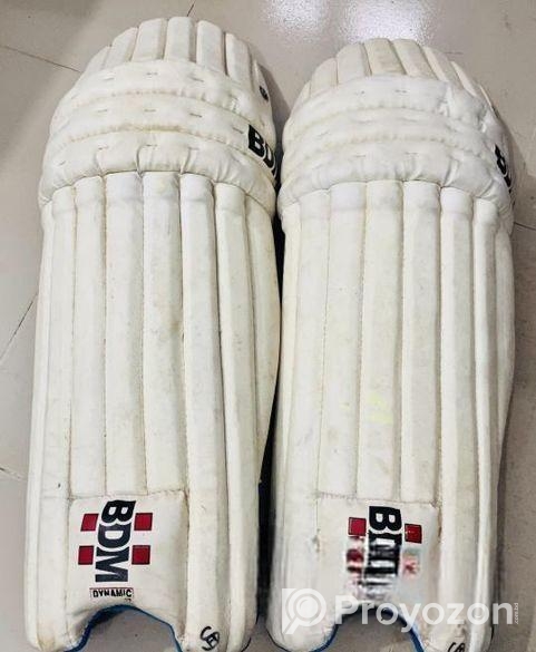 ক্রিকেট খেলার সরঞ্জাম