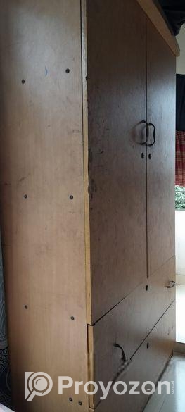 বোর্ডের আলমারি বিক্রি হবে