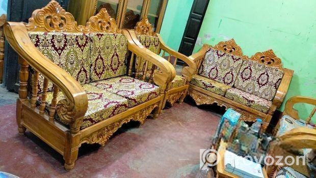 কাঠের এই সোফা সেট বিক্রি করা হবে