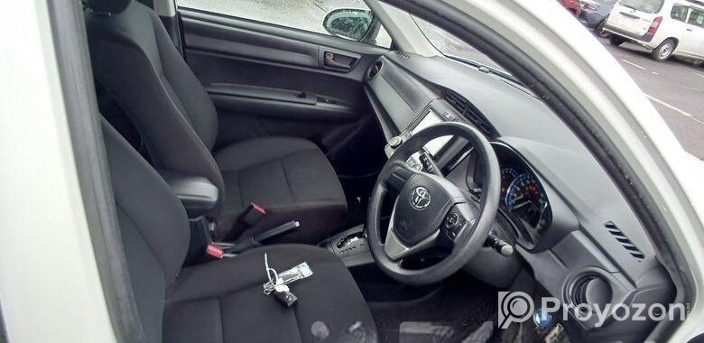 Toyota Axio HYBRID EX 2020