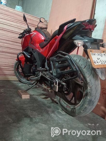 Honda Hornet . 2019