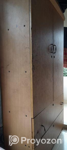 বোর্ডের আলমারি বিক্রি হবে