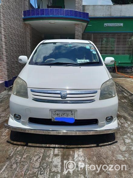 Toyota Raum rum 2004