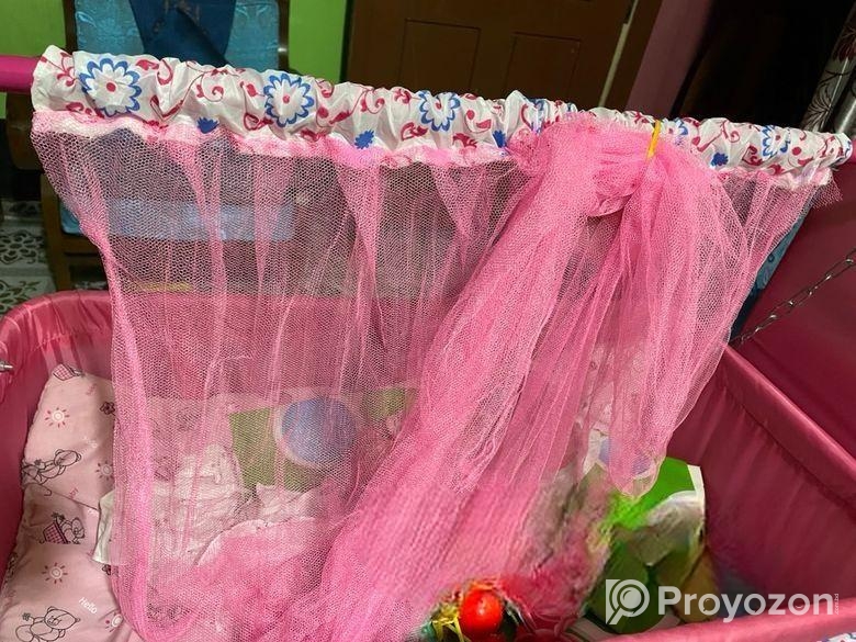 বাচ্চাদের দোলনা