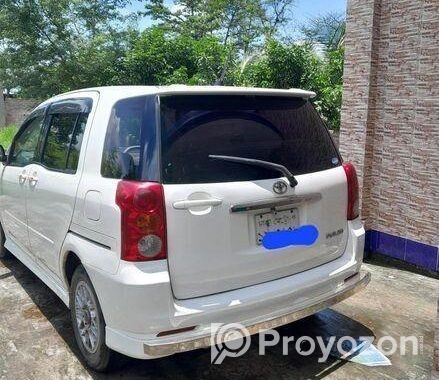 Toyota Raum rum 2004