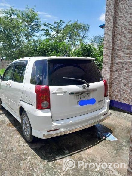 Toyota Raum rum 2004