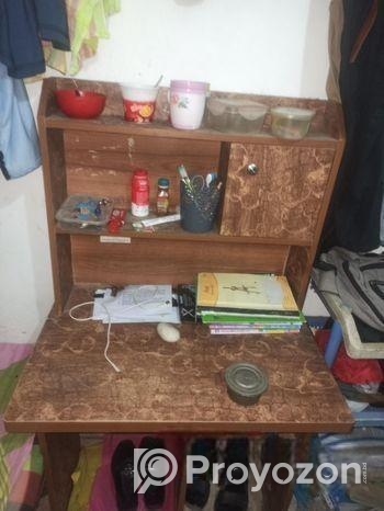 টেবিলটি বিক্রি করা হবে