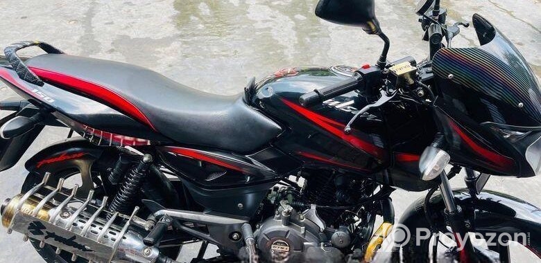Bajaj Pulsar 150 . 2021