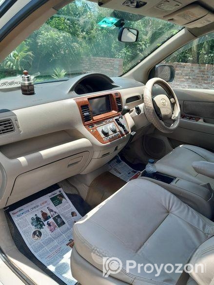 Toyota Raum rum 2004