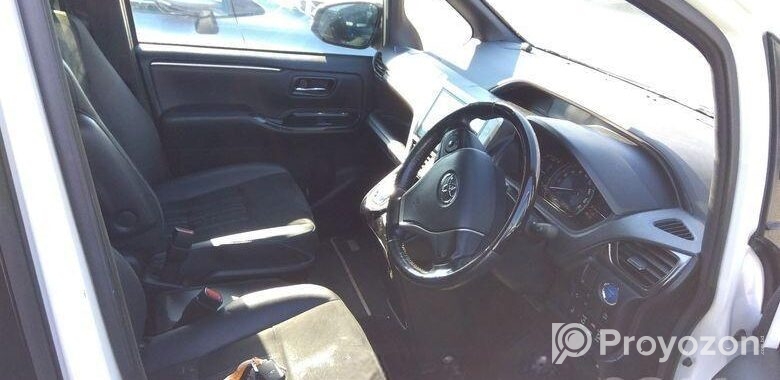 Toyota Esquire GI PREMIUM HYBRID 2020