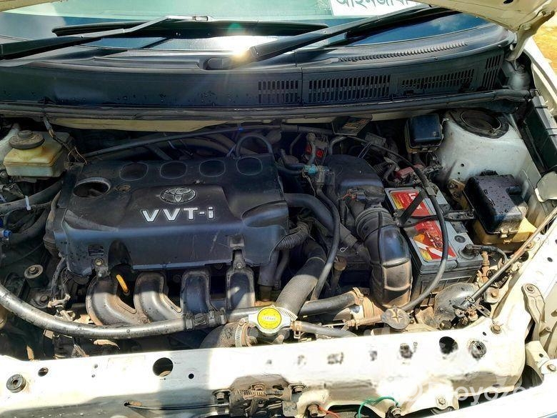 Toyota Raum rum 2004